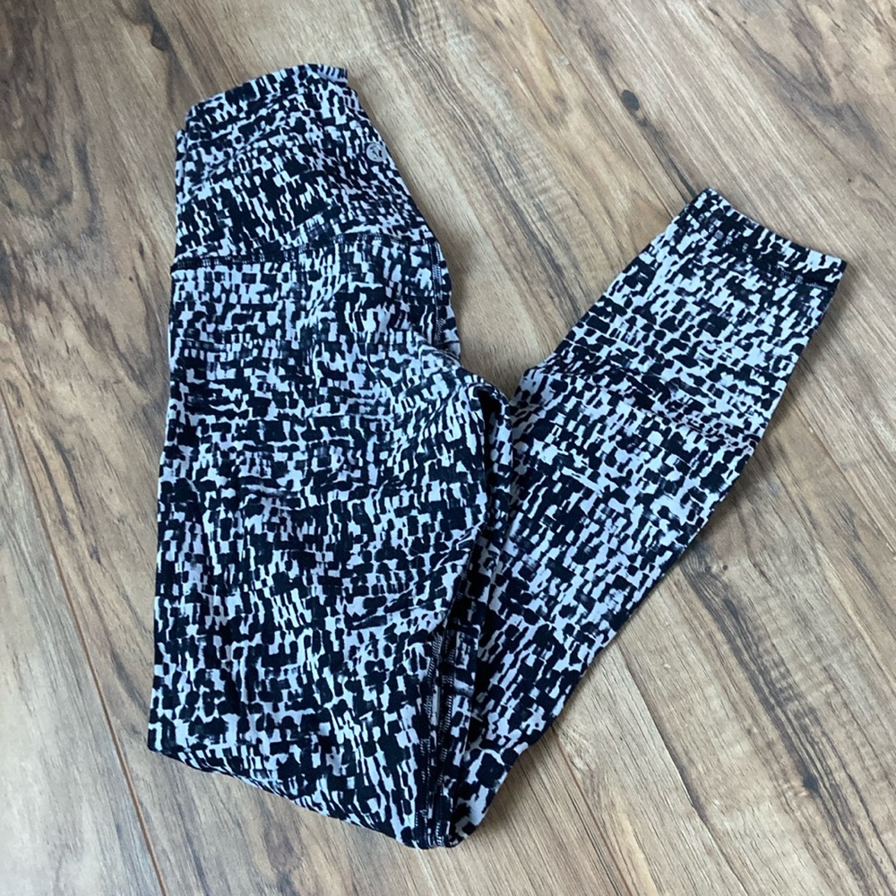 Lululemon pattern leggings